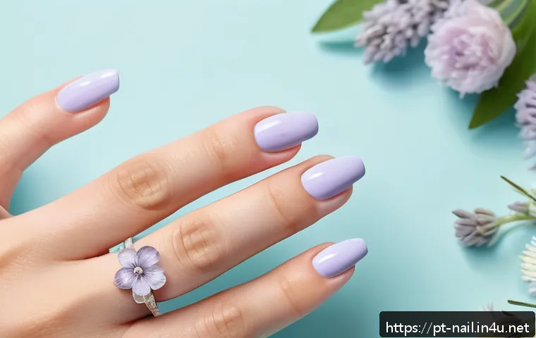 봄 네일 디자인과 컬러 추천 - A close-up image of a delicate spring nail art featuring pastel shades of lavender, mint, peach, and...
